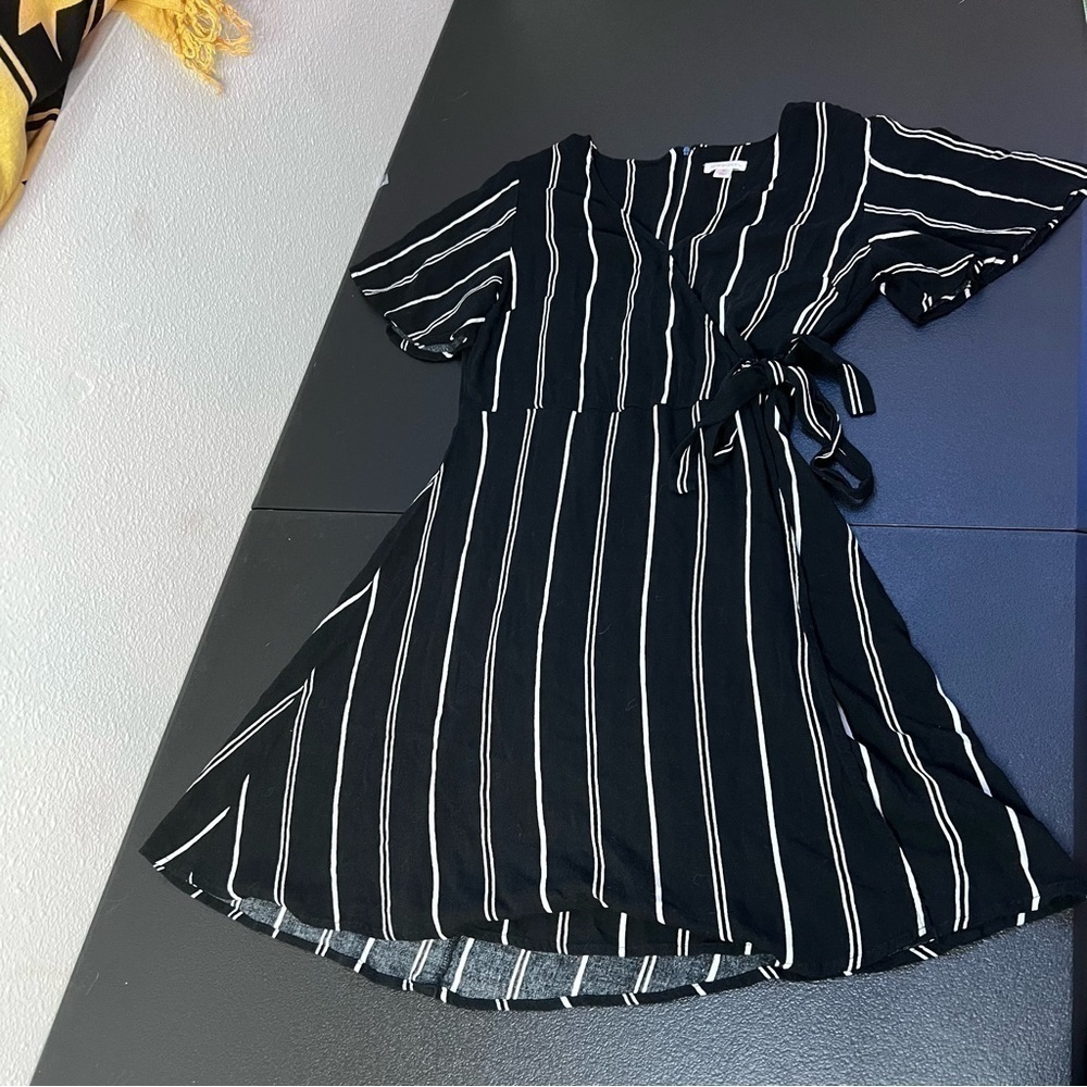 XHILARATION Black and White Striped dress, Zipper back and Cross Tie Dress SZ Me